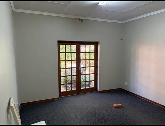 BUSINESS FOR SALE IN SELECTION PARK